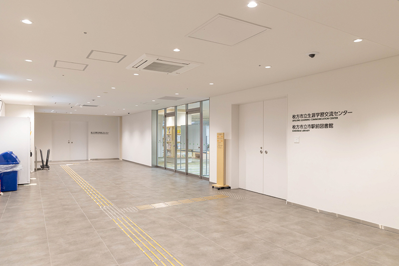 行政サービスフロア入口の写真