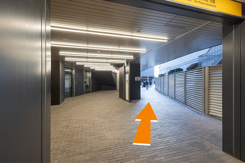 外通路と直進する矢印