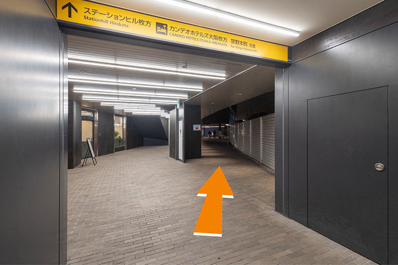 外通路と直進する矢印