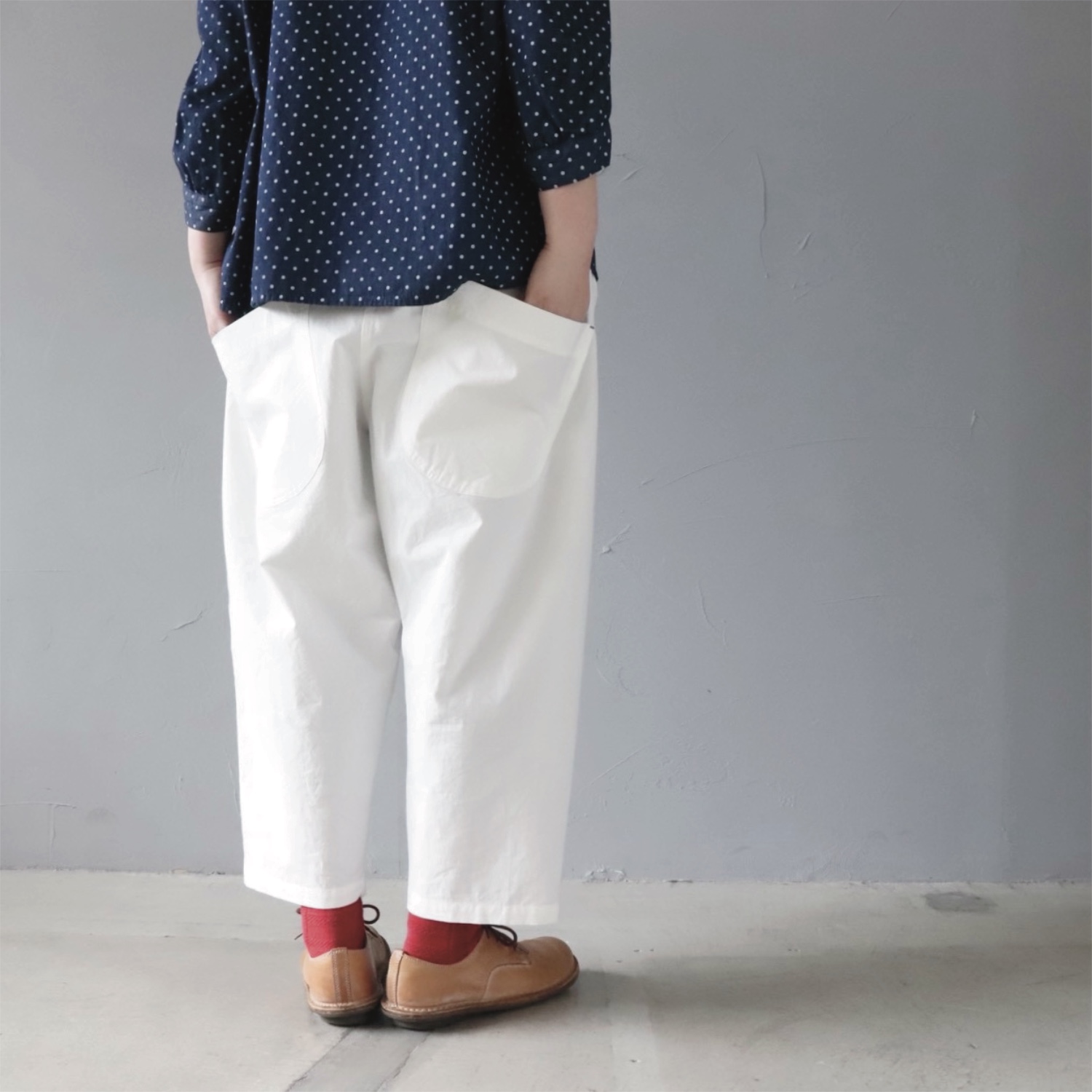 すっきりシルエットの万能パンツ【Cotton House Aya】