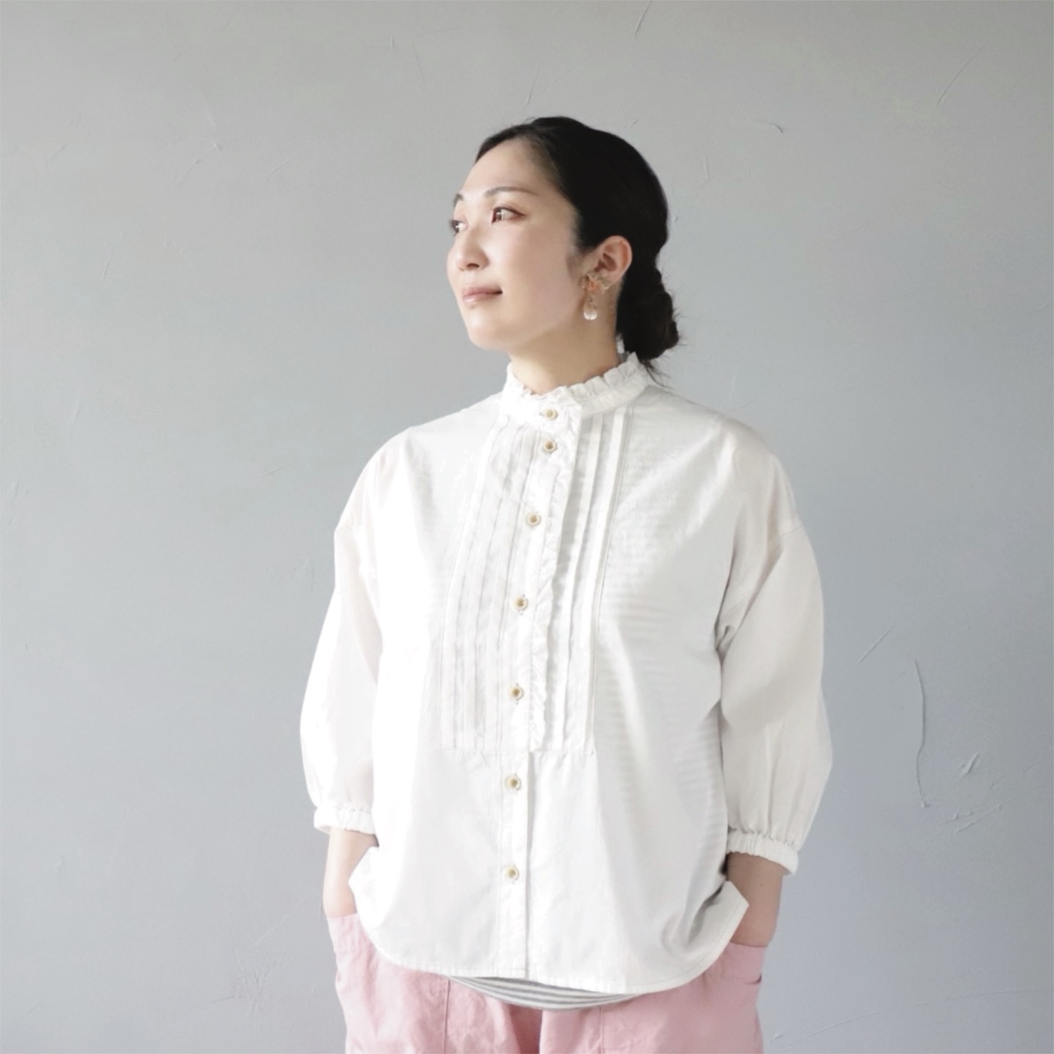 スタンドフリルがすてきなAyaさんのブラウス【Cotton House Aya】