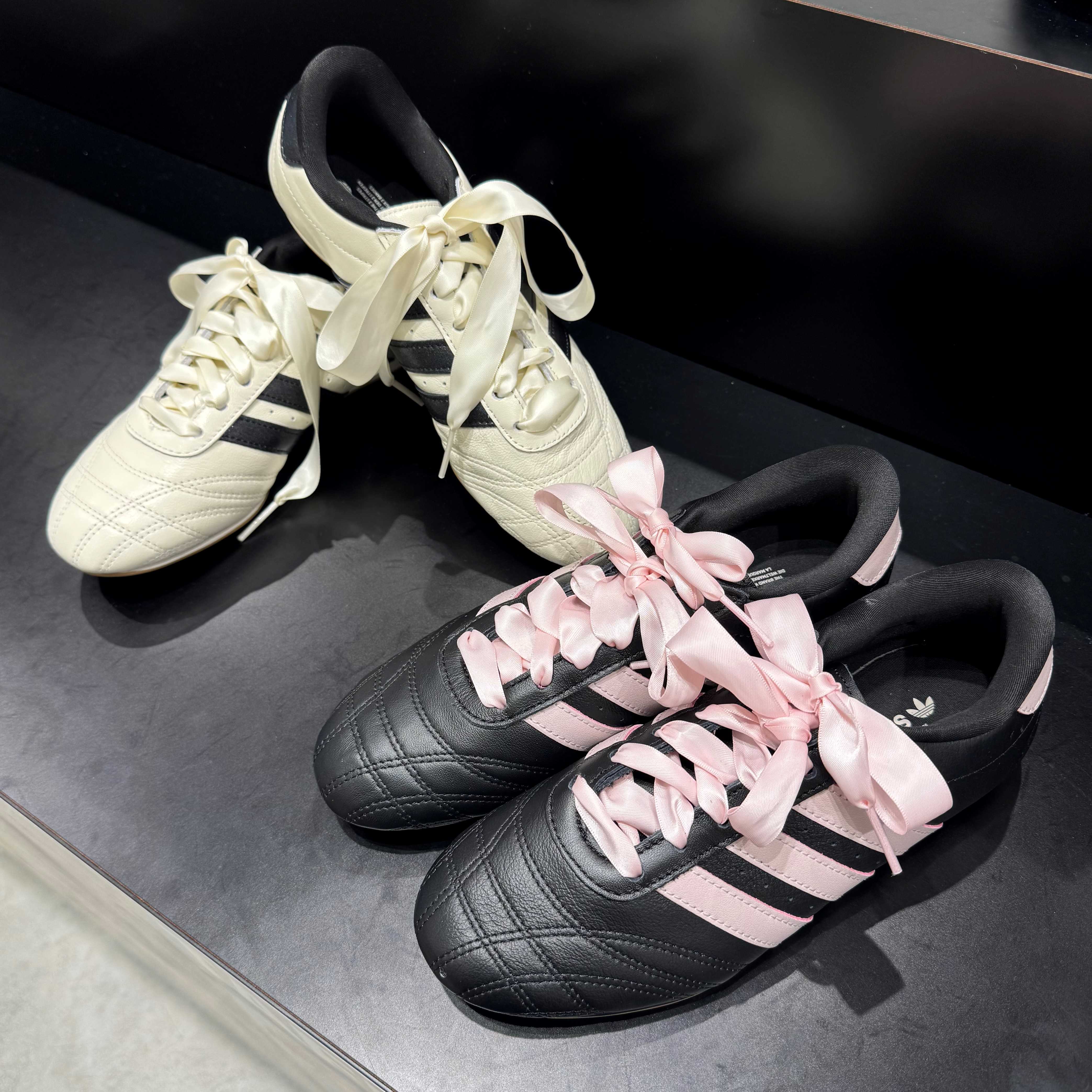 ★NEＷ★　ADIDAS　リボンスニーカー