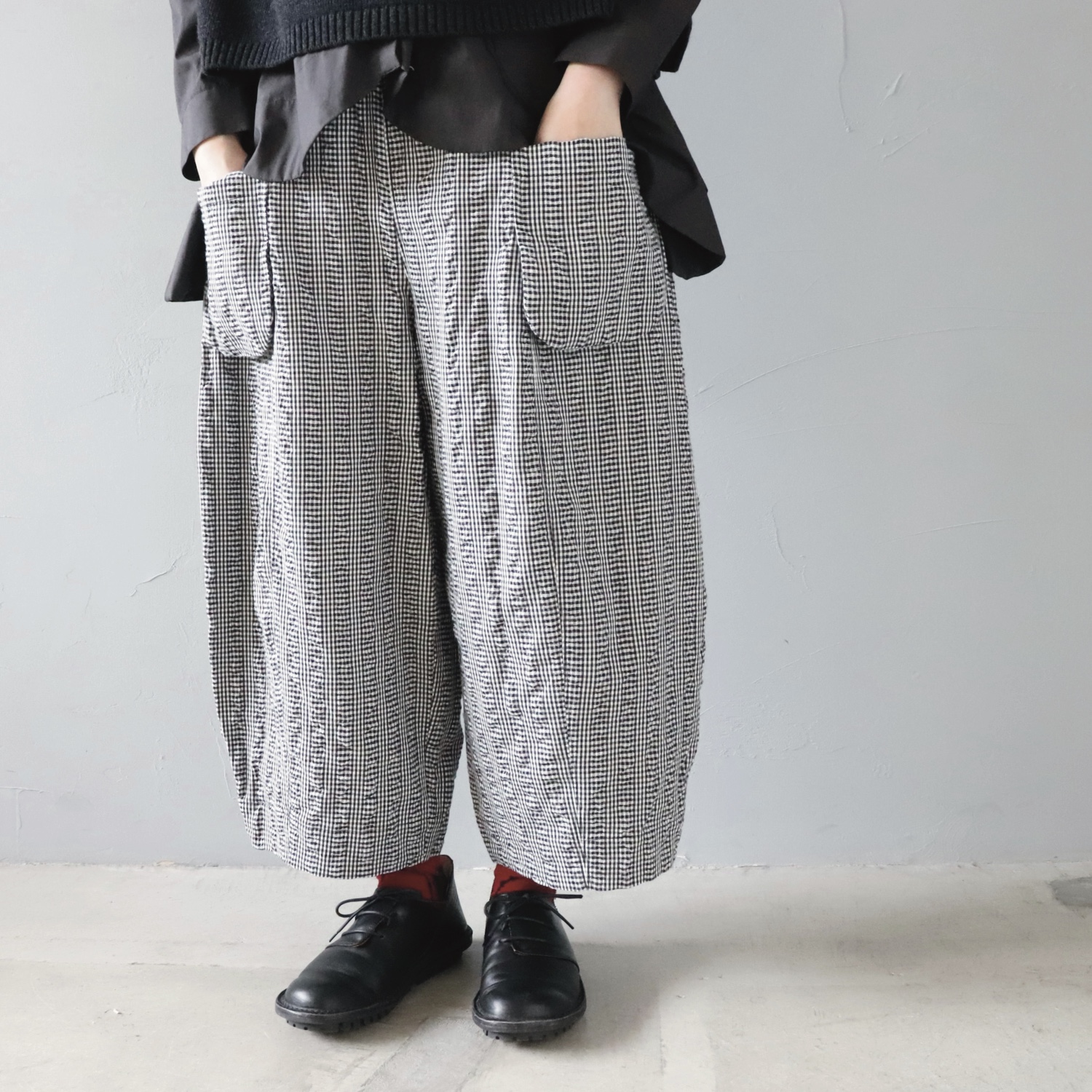 ポッケが目を惹く、リラックスワイドパンツ 【Cotton House Aya×ZIPANG】