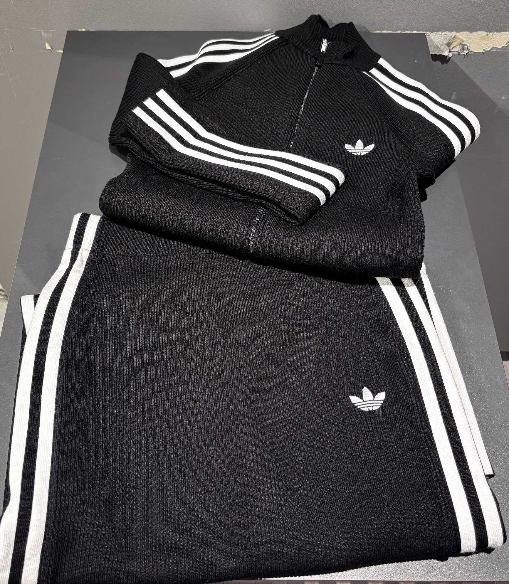 ★NEW★　ADIDAS　W SLIM KNIT TT
