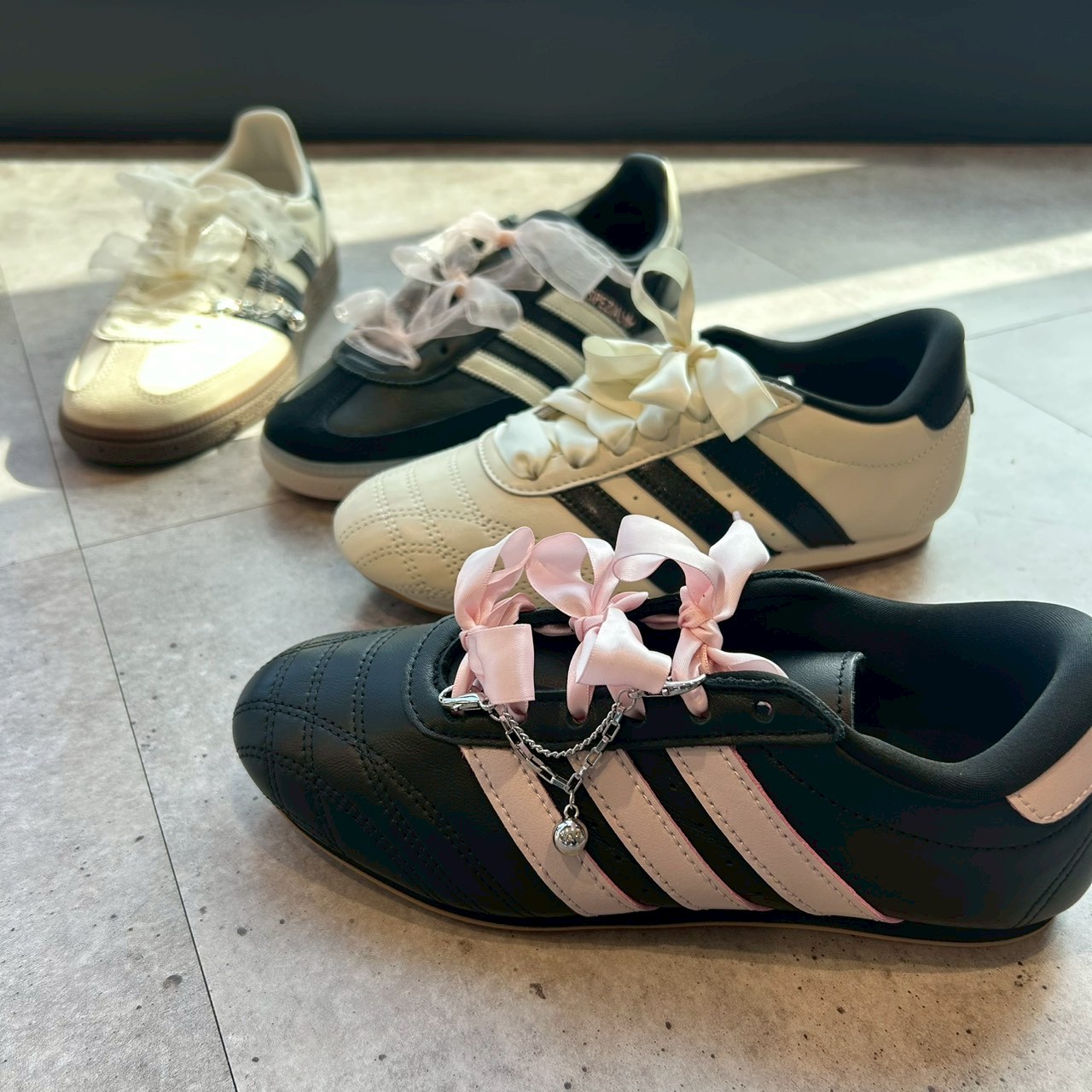 ★NEW★ ADIDAS 大好評だったリボンスニーカーが再登場!