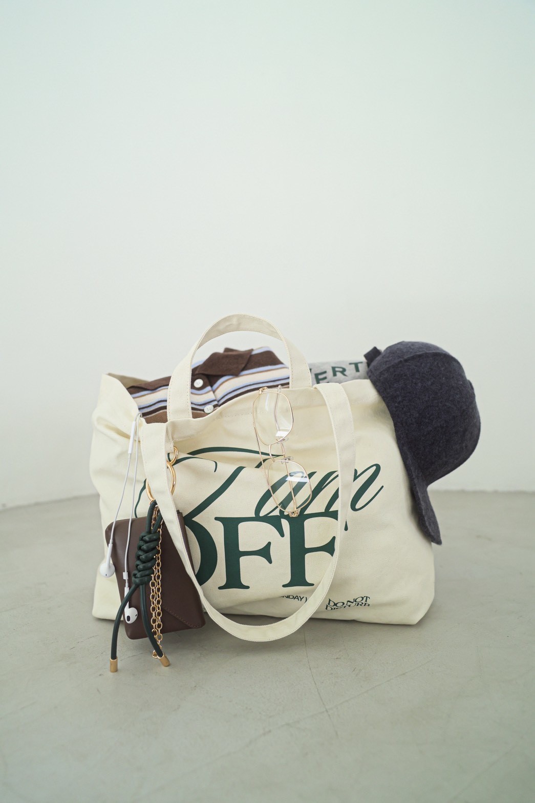 パリ在住のグラフィックデザイナー'Louna Humbert'との コラボレーションアイテムが登場！