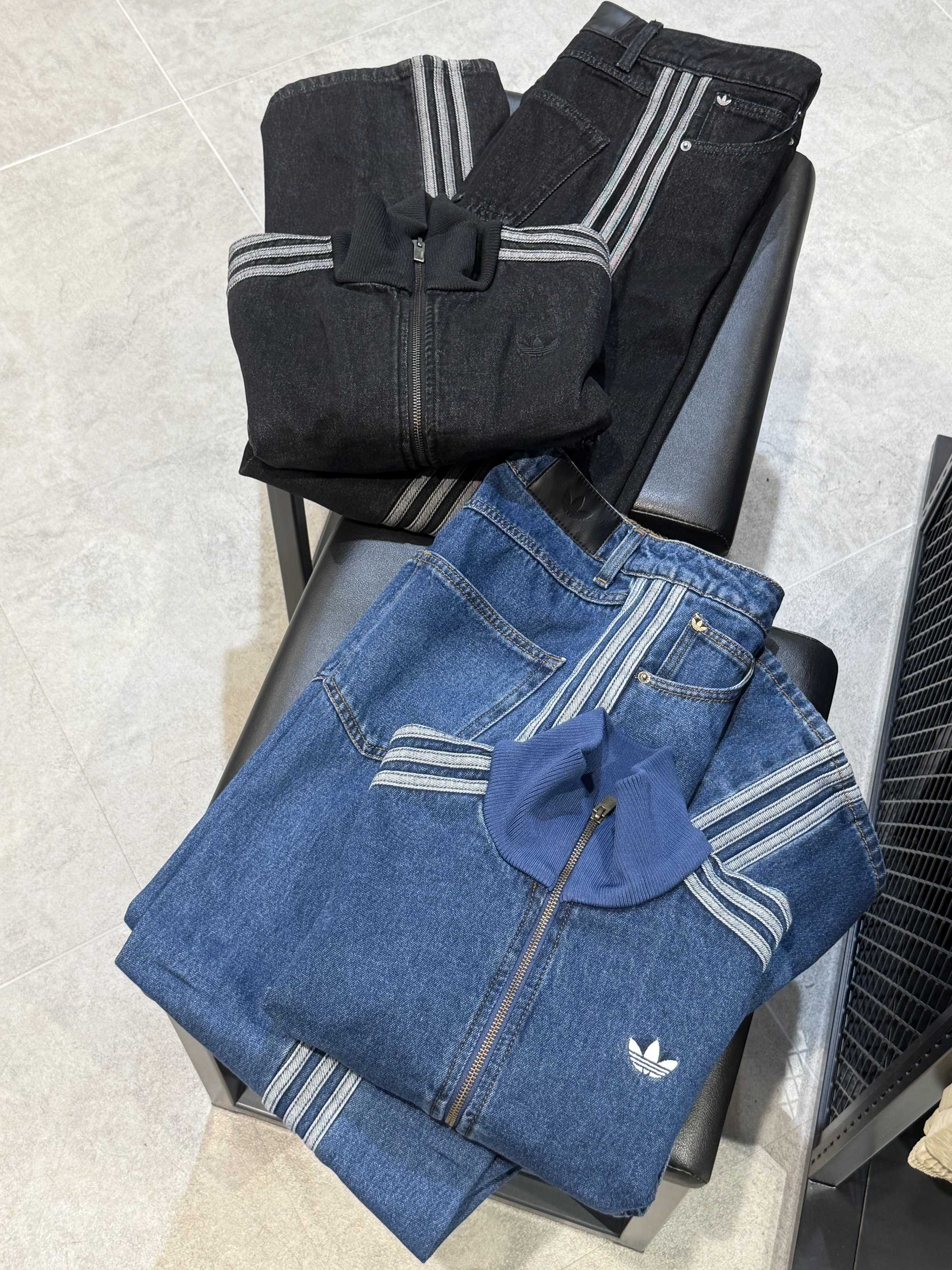 ★NEW★　ADIDAS　ファイヤーバード デニム