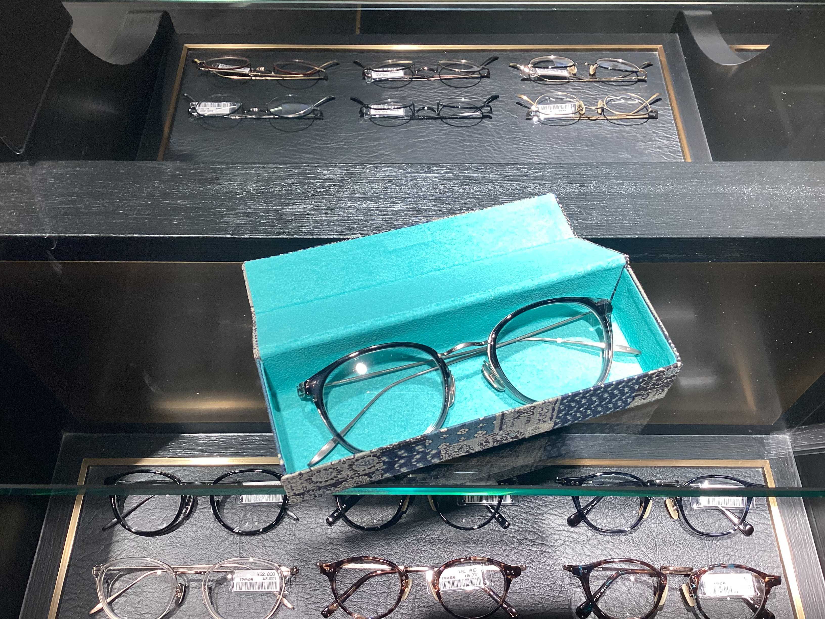 金子眼鏡　ギフトにちょうどいい『メガネケース』　