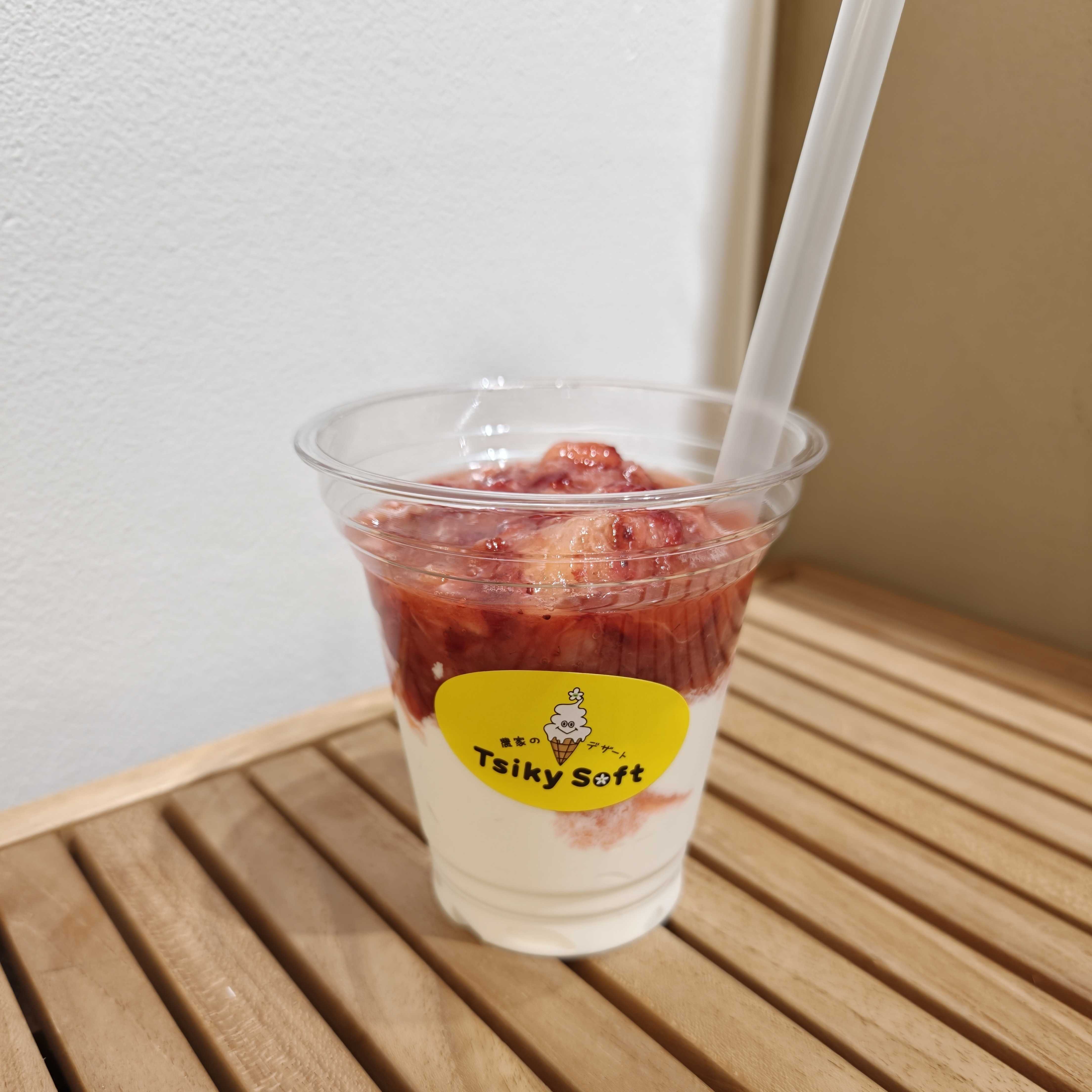 農園の【いちごいっぱいシェイク】   今が旬です！