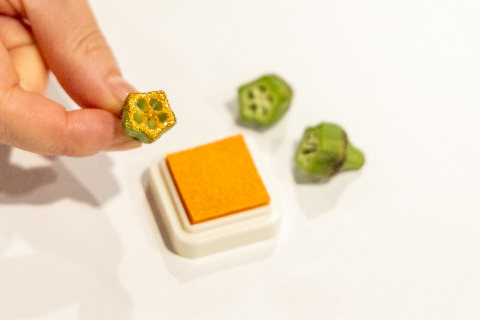 オクラスタンプで星座ポストカードづくり