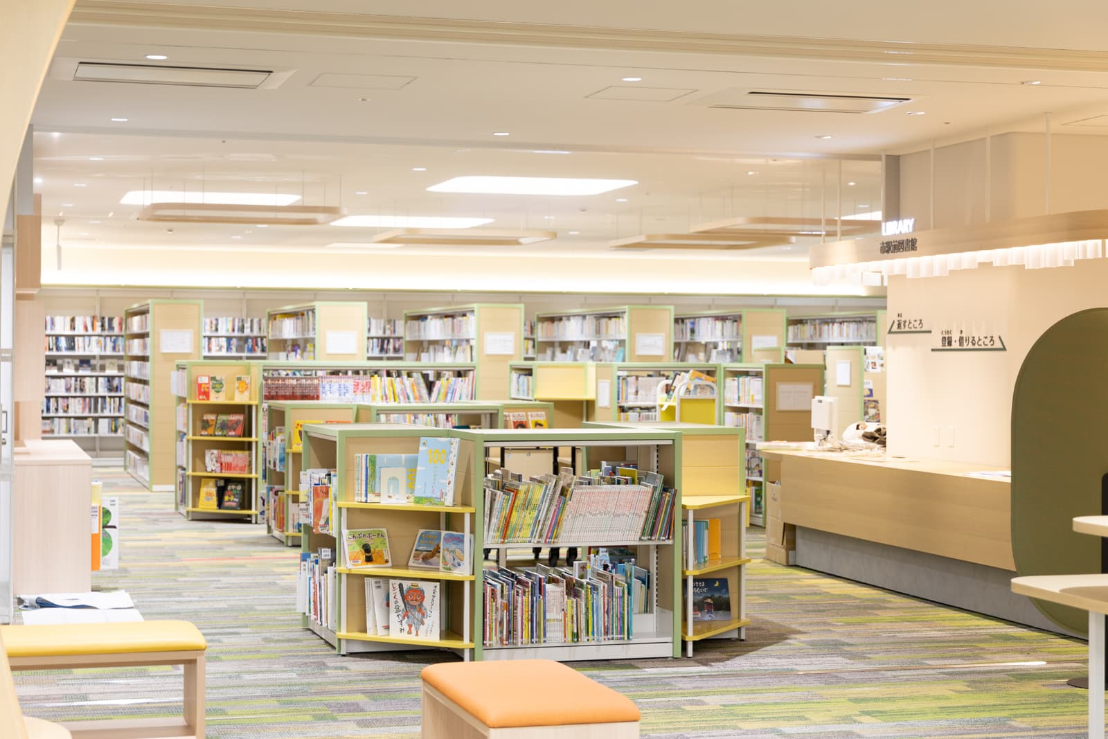 本から広がる星の世界―枚方市立市駅前図書館―